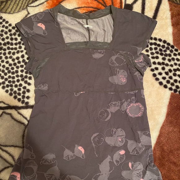 lululemon mesh top - Picture 1 of 5